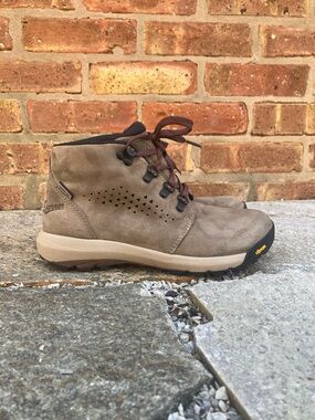Danner women’s Inquire Chukka